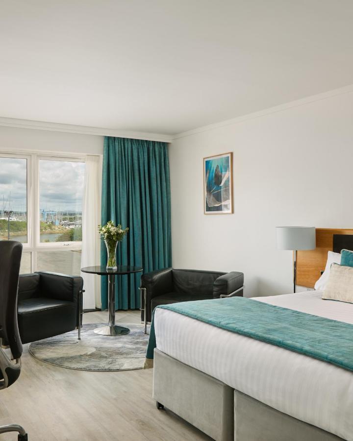 Langstone Quays Resort, Portsmouth Havant Esterno foto