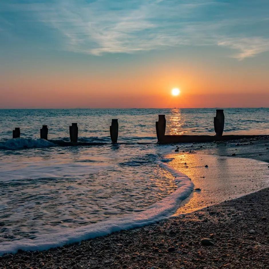 Langstone Quays Resort, Portsmouth Havant Esterno foto