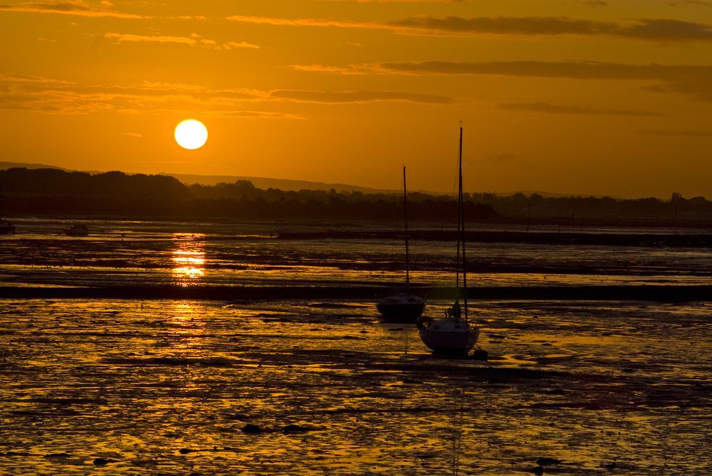 Langstone Quays Resort, Portsmouth Havant Esterno foto