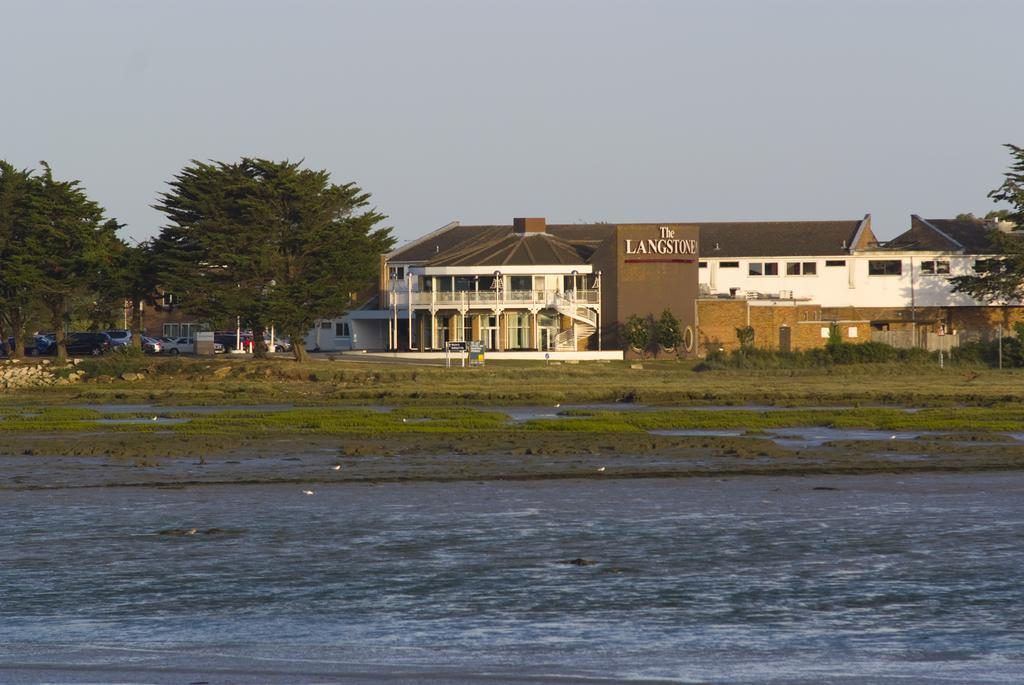 Langstone Quays Resort, Portsmouth Havant Esterno foto