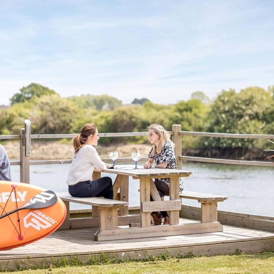 Langstone Quays Resort, Portsmouth Havant Esterno foto